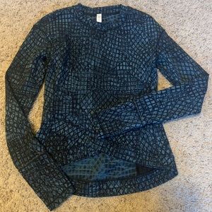 Lululemon Nulux pullover w/ crisscross detail